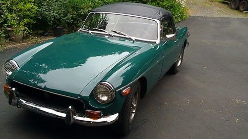 Nice drivable condition mgb with rebuilt engine and good 15 footer looks