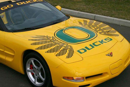 2000 corvette roadster (convertible) - oregon ducks tribute vette