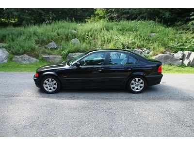 2001 bmw 325i*black*auto*power sts*sunroof*very low miles*sweet!