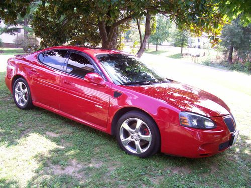 '06 grand prix gxp, 4-door, v8, paddle shifter, sunroof, heated seats,very clean