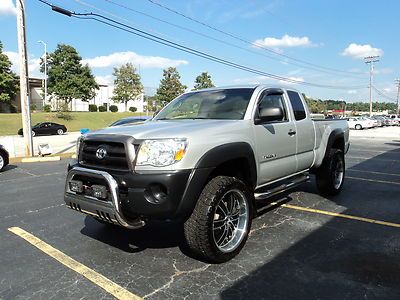 2005 toyota tacoma 4x4 4cyl 5speed low miles! mint condition local truck!