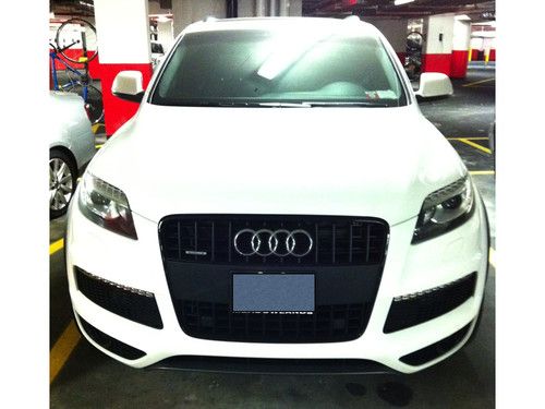 2012 audi q7 s-line prestige with 8750 miles showroom condition! *loaded*