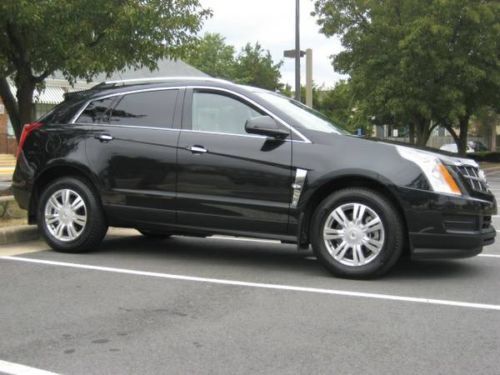 2011 cadillac srx luxury collection - only 20k miles . like new  condition