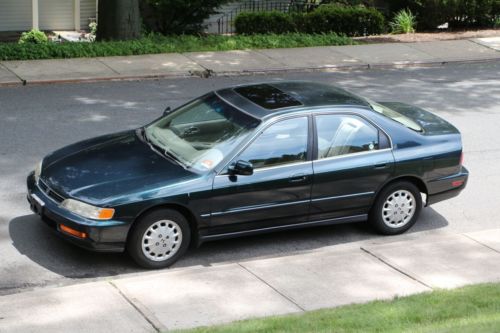 1996 honda accord ex sedan 4-door 2.2l moonroof good condition 108k no reserve