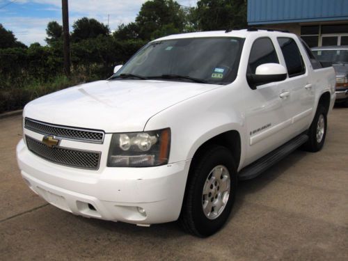 2007 white chevrolet avalanche lt w/ leather, heated seats, running board! clean