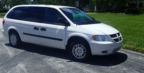 2005 dodge grand caravan with stow and go rear seats and rear hitch