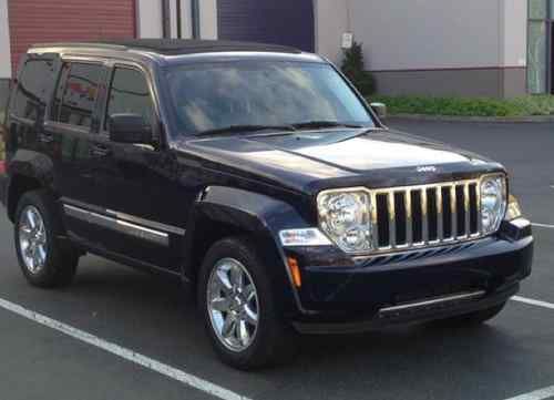 2011 jeep liberty limited 4wd ponoramic roof. priced to sell fast
