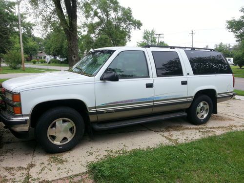 1999 chevy suburban for sale. brand new fuel pump. engine has ~50,000 miles.