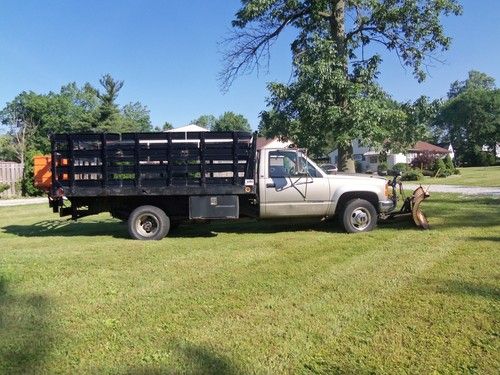 1999 gmc sierra k 3500 dually 4 wd stake bed with plow and salt spreader truck