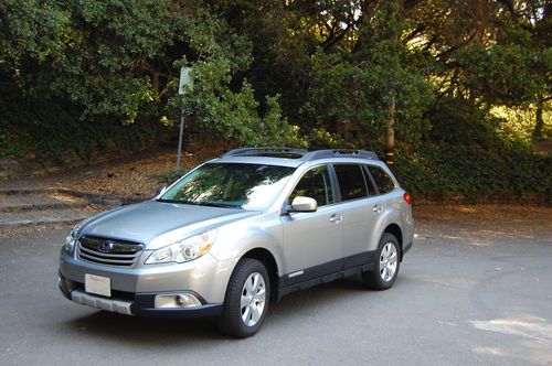 2011 subaru outback 3.6r limited, under 20k miles, clear title, 1 owner, loaded!