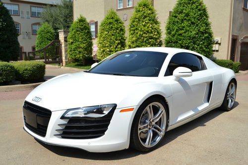 08 audi r8 **mint &amp; flawless**  clean carfax steal of a lifetime look!!!!