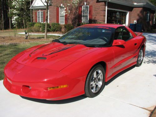 1995 pontiac firebird trans am- low miles- 2nd owner-wow! it&#039;s a beauty!  -