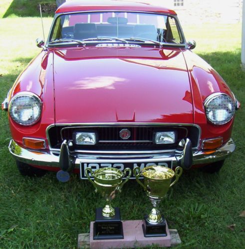 Vintage 1972 mgb roadster with 2 tops   show winner!!