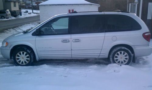 2001 chrysler town and country lxi leather loaded awd