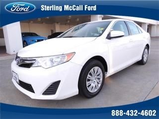 Toyota camry le rear defroster bluetooth phone system 35 mpg highway!!!