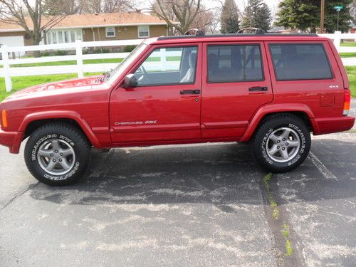 1998 jeep cherokee classic, 4x4, chili-pepper red  awesome eye appeal! clean!