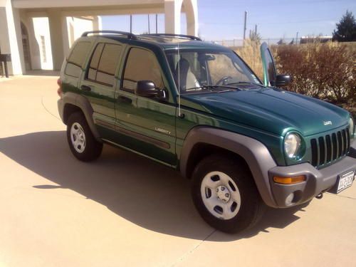 2004 jeep liberty 4x4 trail rated low milage one owner factory tow package