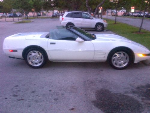 1994 chevrolet corvette white on white / grey int, just under 60,000 miles