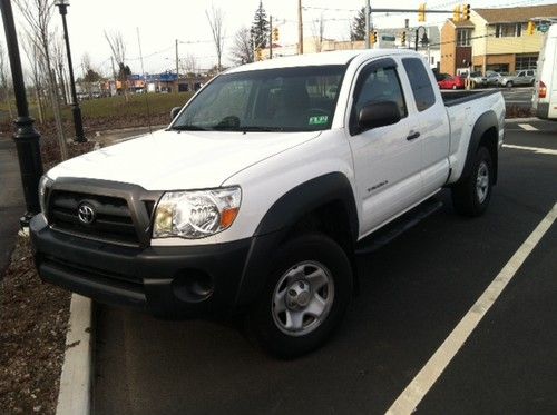 2007 toyota tacoma 4.0l v6 4x4 only 53k gas saver!! no reserve must go !!
