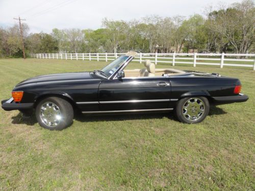 1988 mercedes 560sl. exceptional condition!  71,500 mls. black/tan 3rd seat opt.