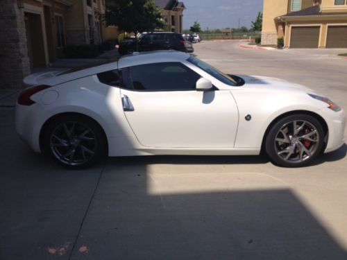 2014 white nissan 370z touring with sport package