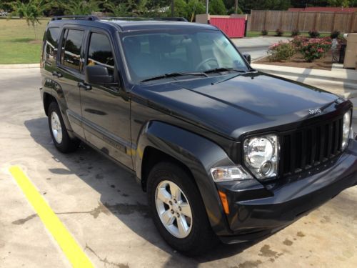 2010 jeep liberty sport / charcoal / upgraded audio / low mileage!