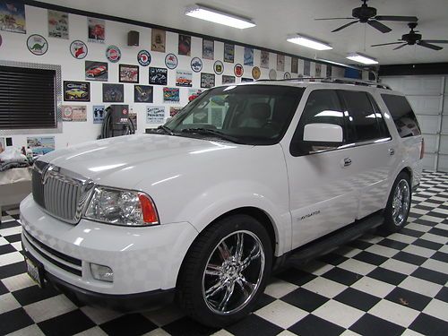 Immaculate 2005 lincoln navigator 4x4