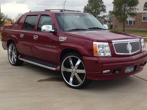 Escalade ext too many upgrades navigation dvd tv 26" wheels garaged clean loaded