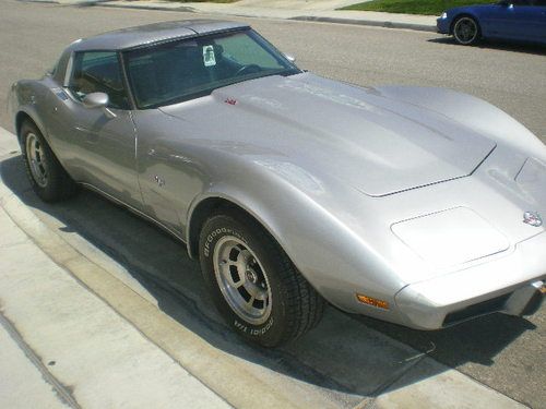 25th anniversary white t-top 1978 chevy corvette