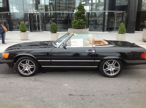 560sl, low mileage, unbelievable condition, runs perfectly, gorgeous inside&amp;out!