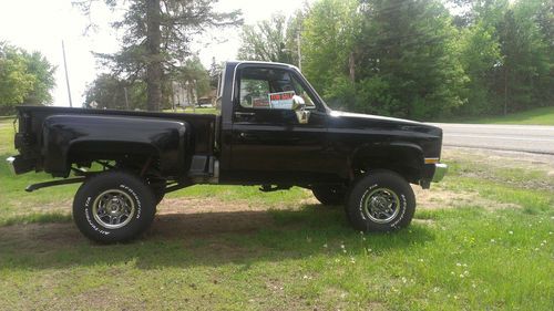 Beautiful 1983 chevy stepside 4x4 lifted truck