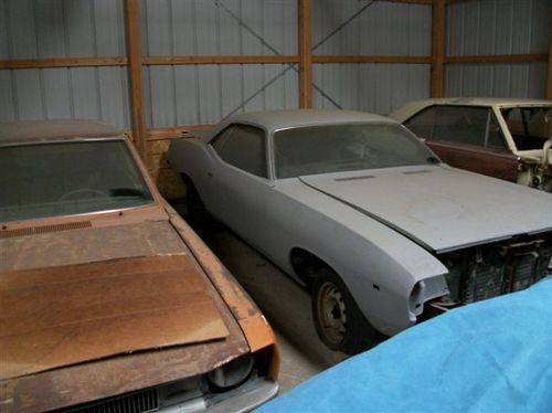1970 plymouth barracuda 2 door coupe (rolling chassis/project car/barn find)