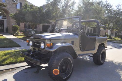1978 toyota fj40 landcruiser, lifted, new seats and top, pwr steer, disc brake