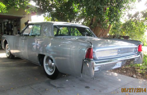 Fabulous classic 1961 lincoln continental silver suicide 4-door approx 38,175 mi