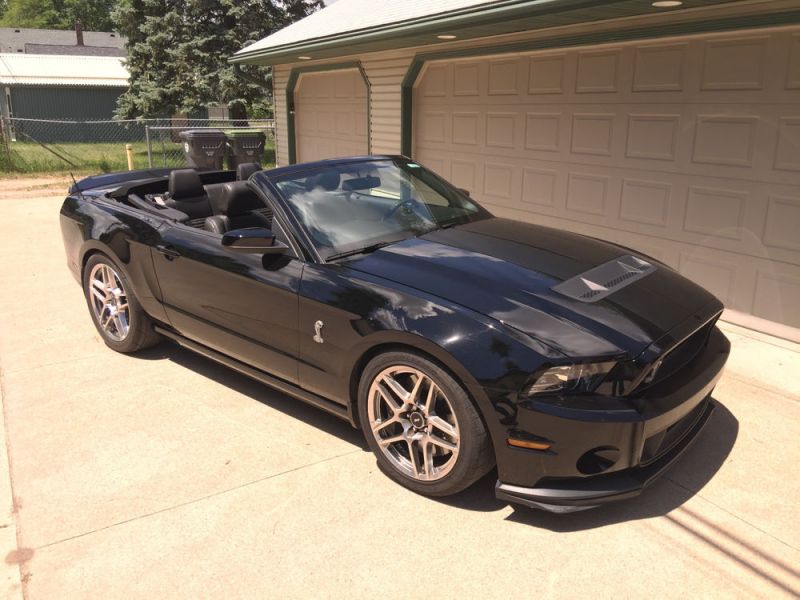 2013 ford mustang gloss back with black racing stripes