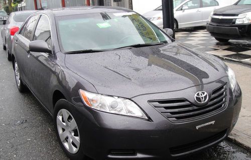 Grey 2009 toyota camry le sedan 20,956k miles!financing with $2500 down!!!