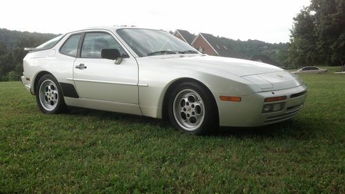 1986 porsche 944 turbo, pearl white, low miles, excellent, 100% stock