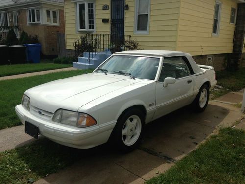 1993 ford mustang feature 5.0 convertible triple white