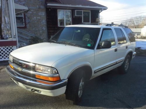 1998 chevy blazer 4x4 only 059,068 miles on it.