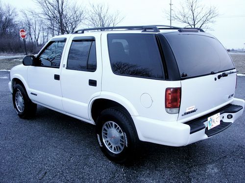 Beautiful,  super clean,  well maintained  2001 gmc 4wd jimmy   sls edition!