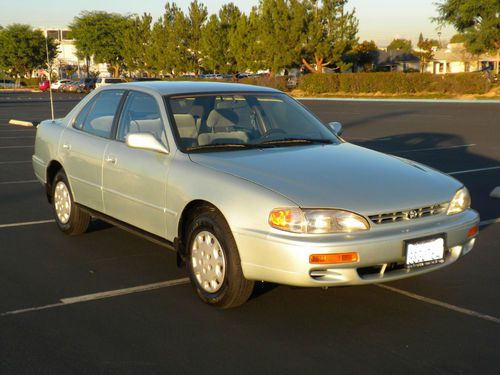 1996 toyota camry le 4-door 4cyl 1 owner ultra low miles! only 8,000k no reserve