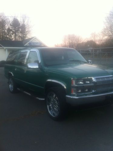1998 chevy suburban fully loaded chromed out 4x4 very nice leather custom l@@k