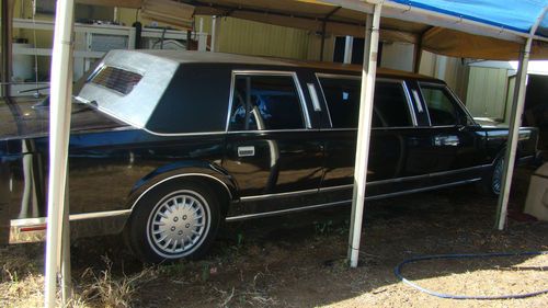 24 ft limo lincoln town car