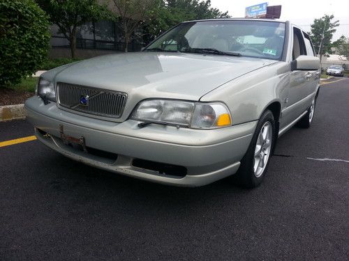 Single owner 2000 volvo s70....fully loaded...free shipping  with buy now !