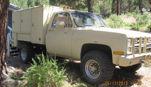 M1031 cucv 1 and  1/4  ton contact maintenance truck.  1986 chevy 6.2l diesel 4x4