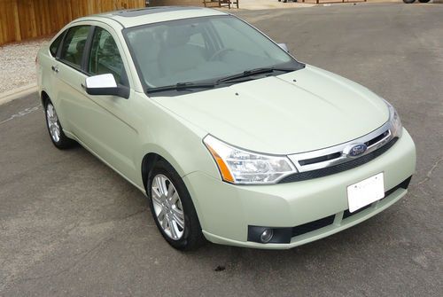 '10 focus sel 4-dr loaded, heated leather seats, sunroof, sync w/ bluetooth, xm
