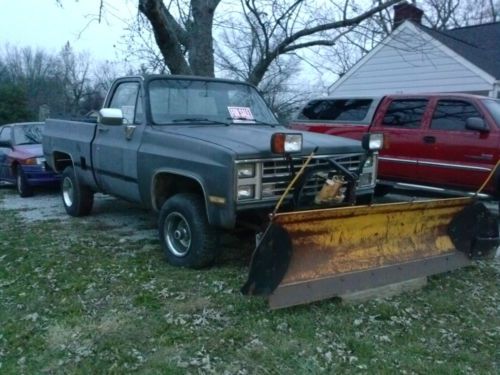 1987 chevy c-10 4x4 350engine short bed with snow plow !