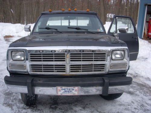 1999 power ram 250 cummins turbo diesel with lift back and brand new snow plow