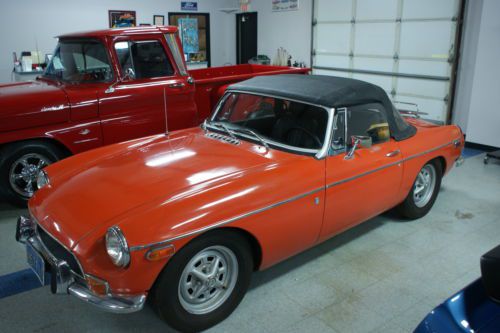 1972 mgb convertible roadster 1.8 4 cyl. 4 speed good driver quality fun car