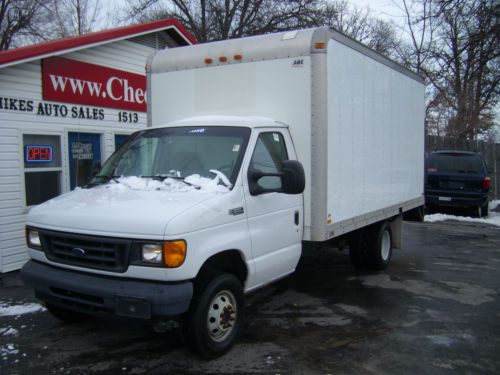 2005 ford e-350 15&#039; box truck with power lift gate!   must sell! off lease!